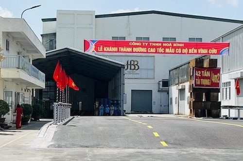 Chủ khách sạn dát vàng chạy đua làm đường cao tốc