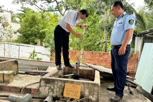 Hậu Giang: Buôn bán hàng giả, doanh nghiệp xăng dầu bị phạt 390 triệu đồng