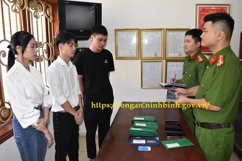 Cặp vợ chồng 10X 'đồng lòng' mua bán trái phép thông tin tài khoản ngân hàng