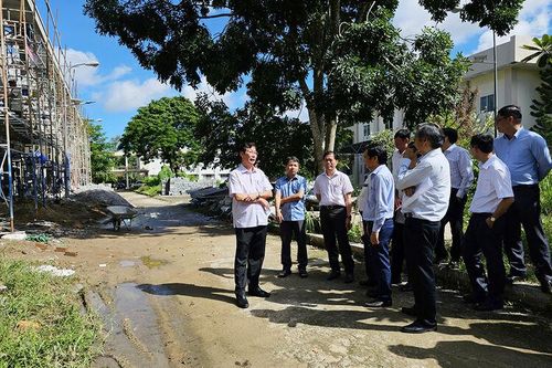 Phó Chủ tịch UBND tỉnh An Giang Lê Văn Phước kiểm tra tiến độ đầu tư công vùng Bảy Núi