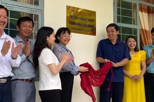 Agribank Chi nhánh Đông Gia Lai bàn giao các công trình tài trợ cho giáo dục