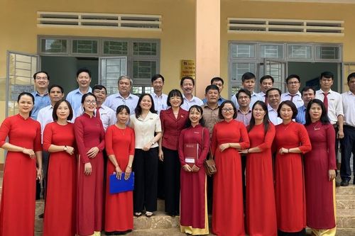 Agribank Chi nhánh Đông Gia Lai tài trợ giáo dục tại huyện Mang Yang và Đak Đoa