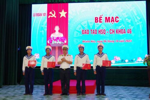 Lữ đoàn 101: Bế mạc đào tạo hạ sĩ quan, chỉ huy khóa 46