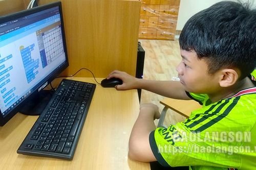 Đội thi Trường THCS Hoàng Văn Thụ, thành phố Lạng Sơn đoạt giải Nhất nội dung ViRC vô địch Stem Robotics Việt Nam
