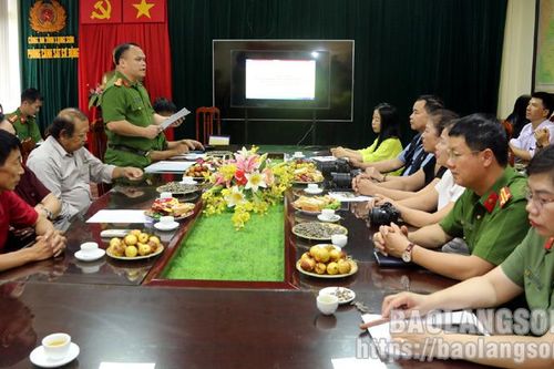 Hội Văn học nghệ thuật tỉnh phối hợp tổ chức sáng tác ảnh nghệ thuật tại Phòng Cảnh sát Cơ động, Công an tỉnh