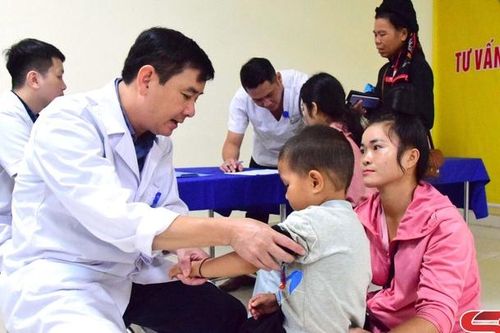 Khám sàng lọc cho hơn 110 người khuyết tật vận động