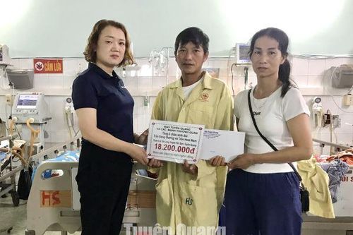 Trên 180 triệu đồng ủng hộ 2 anh em sinh đôi bị tại nạn giao thông