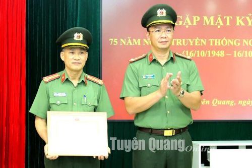 Khen thưởng 1 tập thể và 17 cá nhân có thành tích xuất sắc trong công tác kiểm tra, giám sát và kỷ luật Đảng