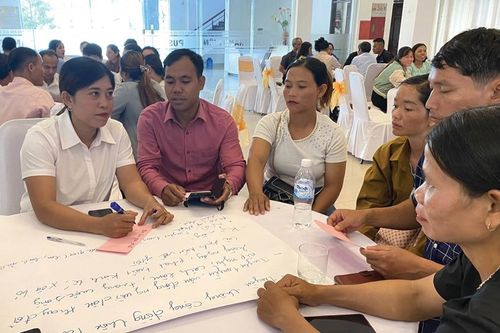 Giúp bà con có thêm kiến thức về pháp luật và bình đẳng giới