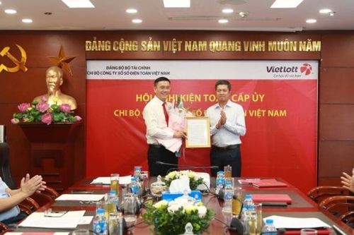 Công bố quyết định kiện toàn cấp ủy Chi bộ Công ty Xổ số điện toán Việt Nam