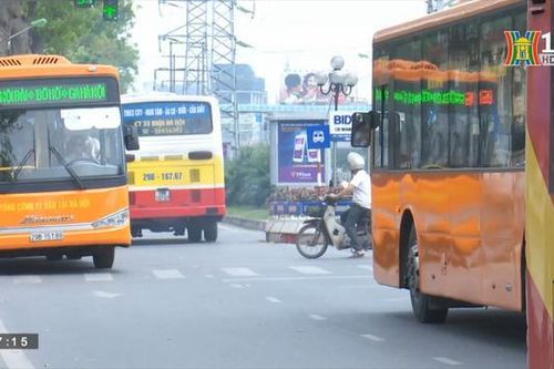 Xe buýt có cần được ưu tiên?