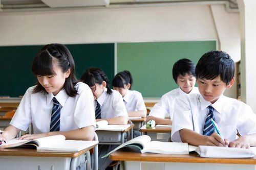 Vì sao ngày càng nhiều học sinh Nhật Bản nghỉ học?