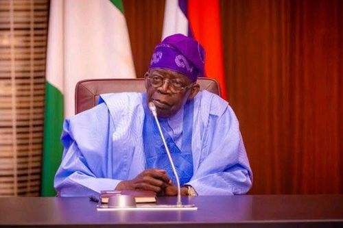 Tổng thống Nigeria bị cáo buộc sử dụng bằng tốt nghiệp giả
