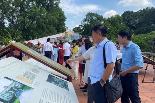 Hồi ức Thành xưa, Phố cũ