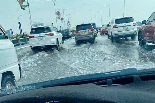 Cầu Vĩnh Tuy giai đoạn 2 vừa thông xe đã ngập