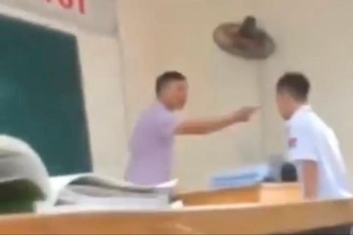 Hà Nội: Thầy giáo ứng xử chưa chuẩn mực với học sinh đã xin nghỉ việc