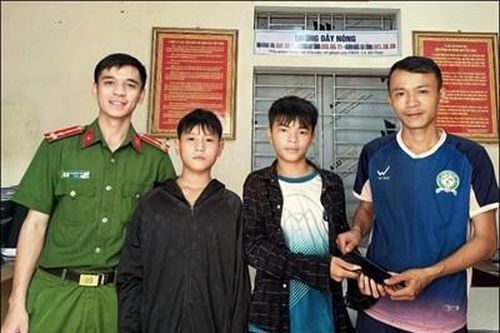 Hai học sinh không tham của rơi