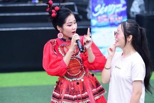 Nữ sinh Sư phạm so giọng xẩm Hà Nội cùng ca sĩ Hà MyO