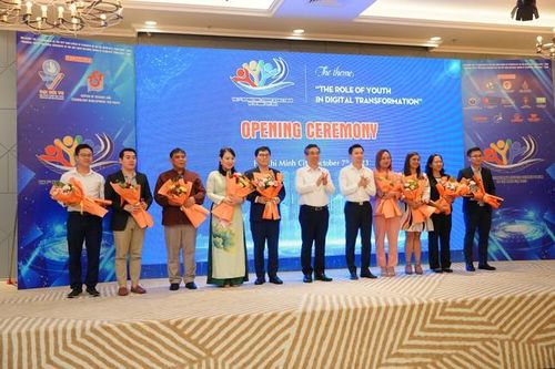 100 đại biểu quốc tế từ 10 quốc gia tham dự 'Diễn đàn Khoa học Sinh viên quốc tế lần 7' tại TP. HCM