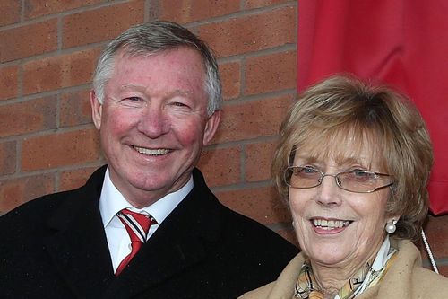 Vợ Sir Alex Ferguson qua đời