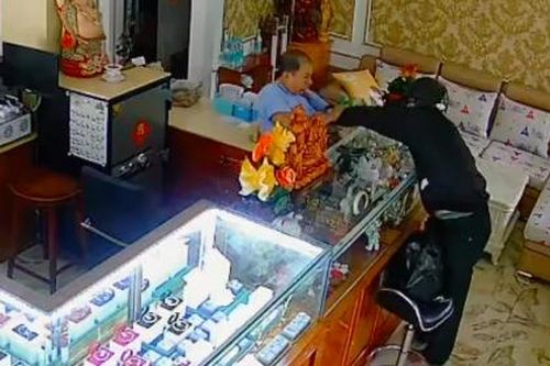 Bắt đối tượng cướp tiệm vàng tại Trà Vinh