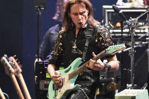Nghệ sĩ guitar Steve Vai đến Việt Nam trình diễn