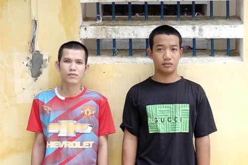 Hai tên cướp thấy ví nạn nhân có 3.000 đồng nên trả lại