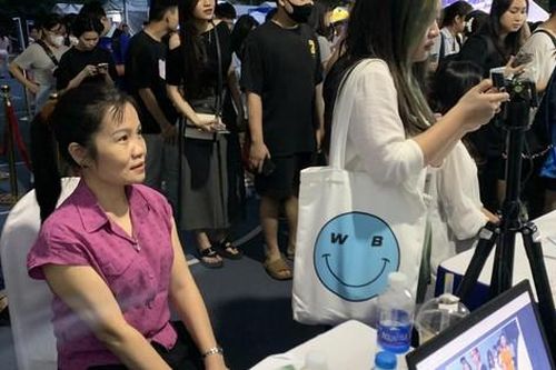 Bố mẹ từ Hà Tĩnh ra Hà Nội cùng con trải nghiệm Ngày Thẻ Việt Nam - Sóng Festival