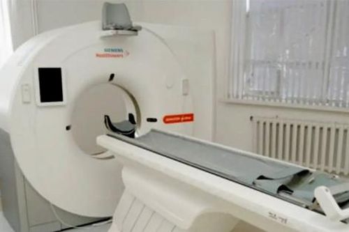Cụ bà vẫn khỏe mạnh dù có chiếc kim trong não suốt 80 năm