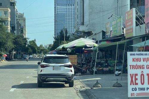 Bát nháo bãi gửi xe tự 'đẻ' giá vé ở Hạ Long