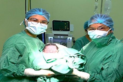 Phẫu thuật thành công cho sản phụ mang thai lần 4, thai ngôi ngược