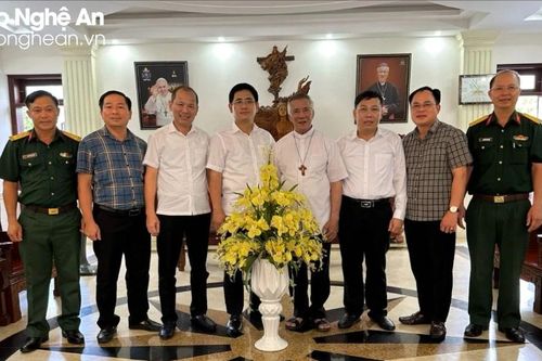 Hội đồng giáo dục Quốc phòng - An ninh tỉnh thăm và làm việc với Tòa Giám mục Giáo phận Vinh