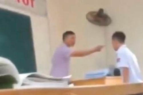 Hà Nội: Thầy giáo ứng xử chưa chuẩn mực với học sinh đã xin nghỉ việc