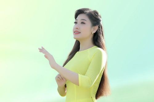 Ca sĩ Bích Hồng tái xuất với MV mới về Hà Nội đẹp tựa phim điện ảnh