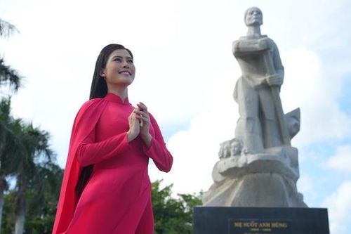 Nữ ca sĩ Quảng Bình hát 'tỉnh ca' quảng bá du lịch quê hương