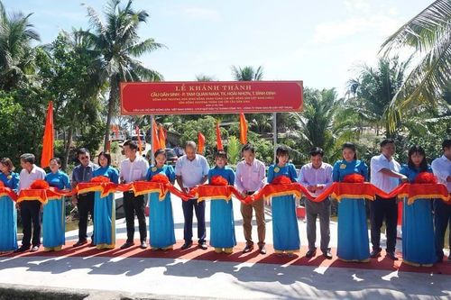 Thêm những cây cầu dân sinh cho bà con nông thôn miền Trung