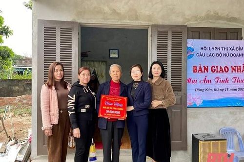 Giúp phụ nữ nghèo an cư