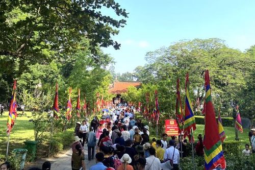 Rộn ràng trẩy hội Lam Kinh