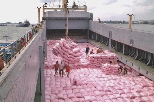 Ủng hộ đầu tư, nâng cấp các bến cảng và tuyến đường bộ ở An Giang