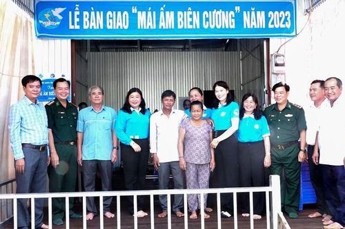 Thực hiện Chương trình 'Đồng hành cùng phụ nữ biên cương' tại huyện An Phú