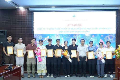 Sinh viên Trường ĐH Bách khoa đạt giải Nhất Ý tưởng trang trí hoa và điện chiếu sáng phục vụ Tết Giáp Thìn 2024