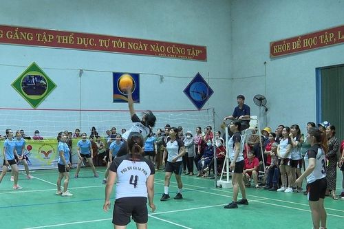 Chư Prông: 160 vận động viên tham gia Giải bóng chuyền hơi nữ