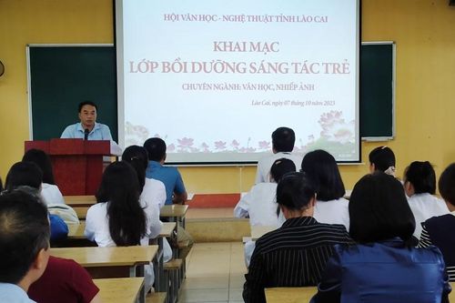 Gần 50 học sinh, hội viên trẻ được bồi dưỡng sáng tác văn học và nhiếp ảnh