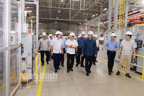Đoàn đại biểu cấp cao Thủ đô Viêng Chăn khảo sát tại Nhà máy Hyundai Thành Công Việt Nam số 2