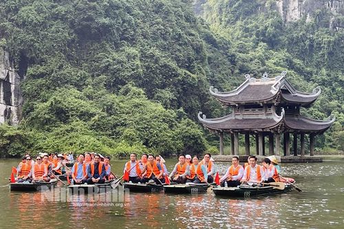Đoàn đại biểu cấp cao Thủ đô Viêng Chăn tham quan và khảo sát tại Quần thể danh thắng Tràng An