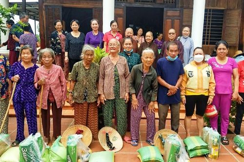 Trao quà đến người nghèo, khó khăn tại H.Tánh Linh, Bình Thuận