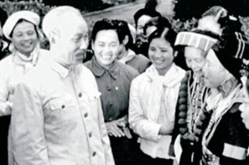 Bài 2: Đổi mới, phát triển tầm nhìn, quyết sách về Nhân dân, cho Nhân dân và vì Nhân dân