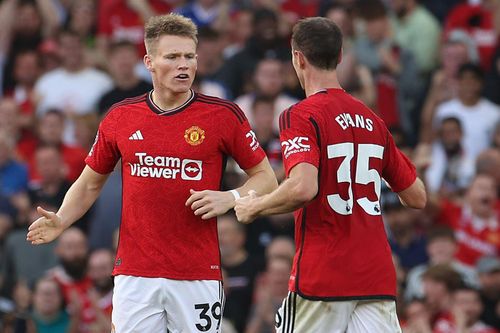 Kết quả Ngoại Hạng Anh: Ghi 2 bàn phút bù giờ, Man Utd chật vật thắng Brentford