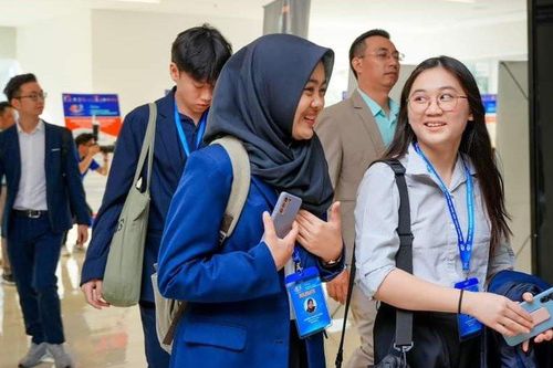 Thanh niên là người tham gia dẫn dắt xã hội vào thế giới số