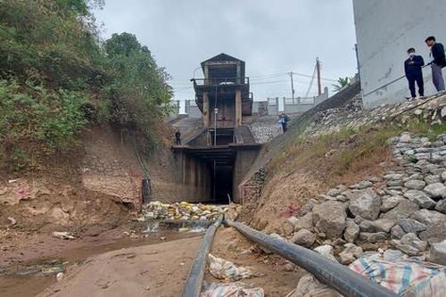 Điều chuyển 16 tổ máy, lắp trạm bơm dã chiến Trung Hà